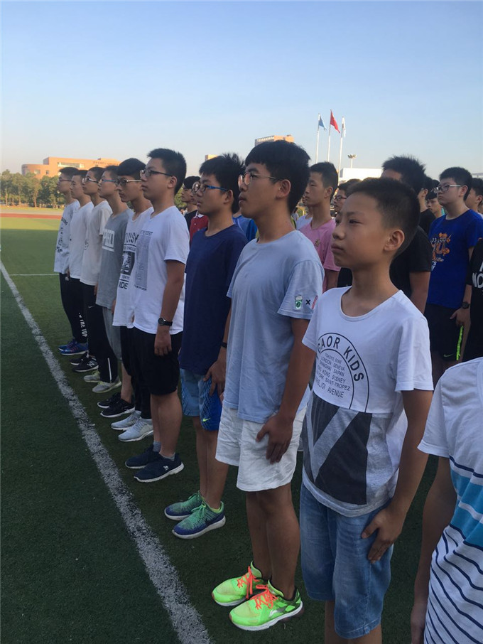 操场队列1.jpg 操场队列1.jpg