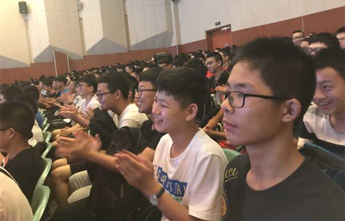 学生_副本.jpg 学生_副本.jpg