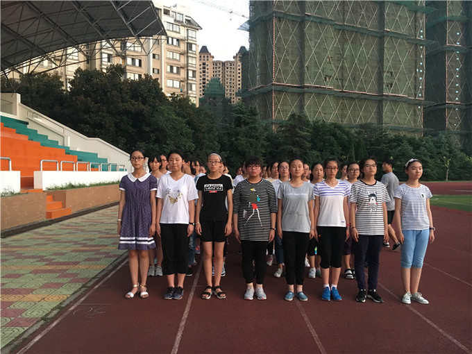 G:\高一（10）班-7月26日\IMG_0694 2.JPG