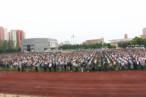 全校师生.JPG