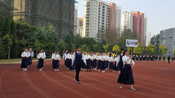 入场仪式展风采（一）——高二（26）班.jpg