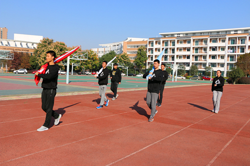 正步踢踏.JPG