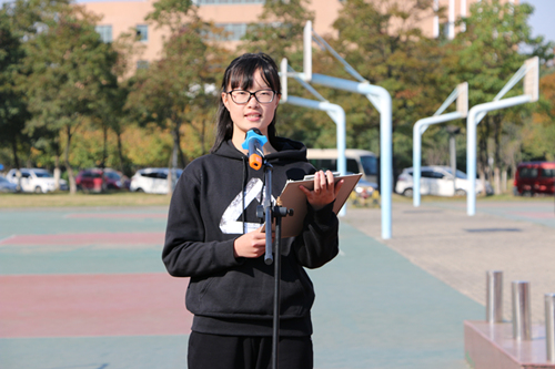姚梦缘同学做国旗下讲话.JPG