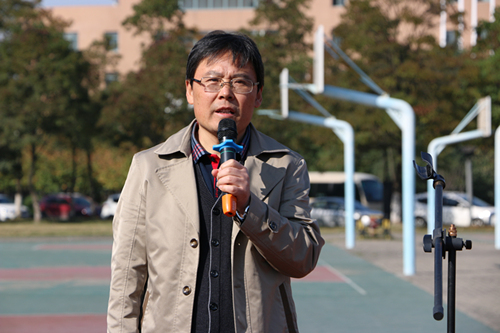 吴校长讲话.JPG