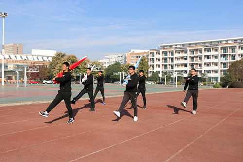 正步踢踏.JPG