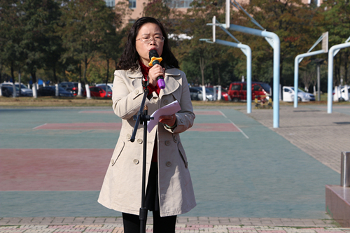 政教处主任洪丽讲话.JPG