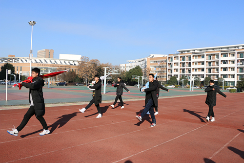 正步踢踏.JPG