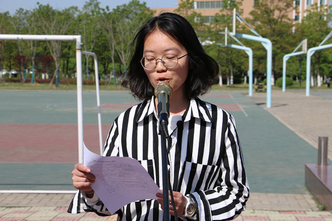 主持人王逸菲.JPG