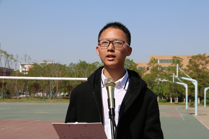 演讲李文杰.JPG