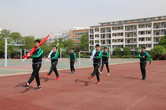 正步踢踏.JPG
