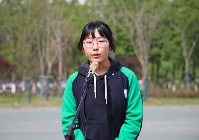 主持人.JPG