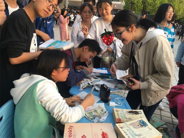 图书跳蚤市场2.jpg