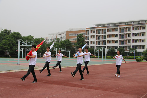 正步踢踏.JPG
