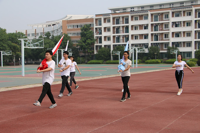 正步踢踏.JPG