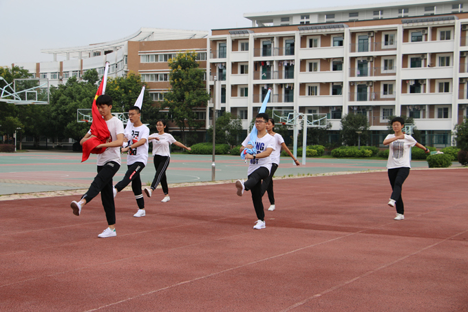 正步踢踏.JPG