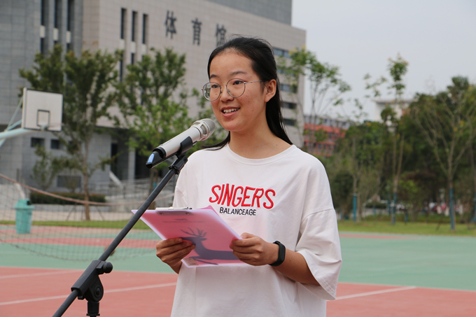演讲李梦.JPG