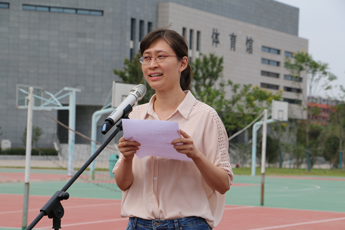 教师代表高婧怡、.JPG
