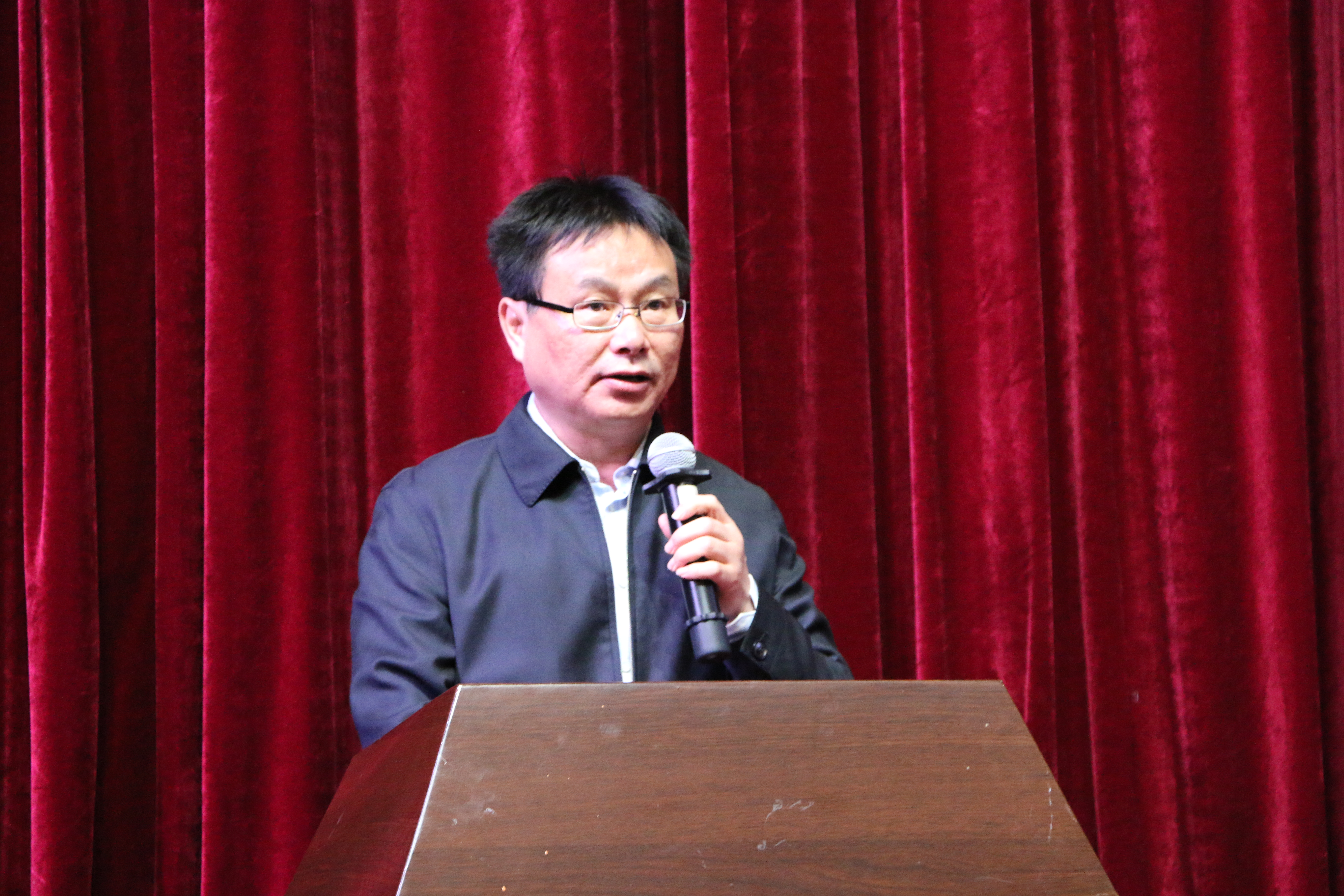 李仲生表示:本次汇演展示了广大离退休教育工作者丰富多彩的精神文化