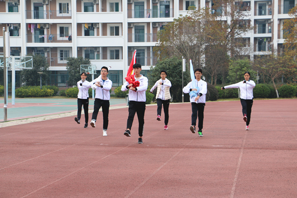 正步踢踏.JPG