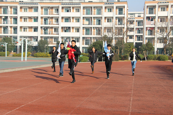 正步踢踏.JPG