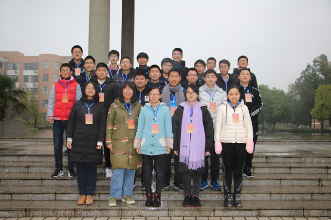 合影_副本.jpg 合影_副本.jpg