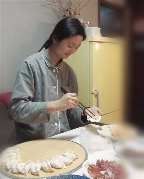 高一五班 江山 过年包饺子2.jpg 高一五班 江山 过年包饺子2.jpg