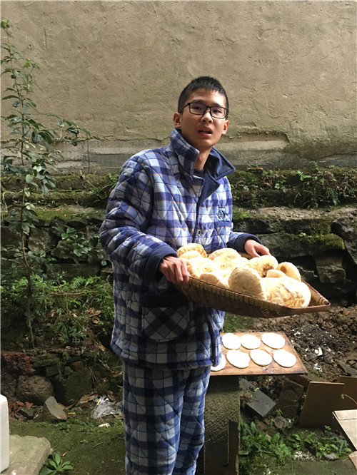 高一五班 朱弈峰1.jpg 高一五班 朱弈峰1.jpg