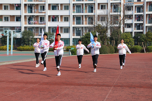正步踢踏.JPG