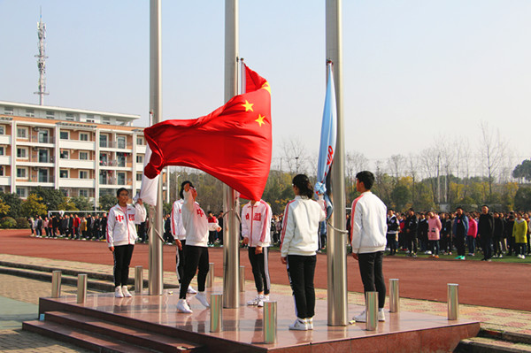 升国旗.JPG