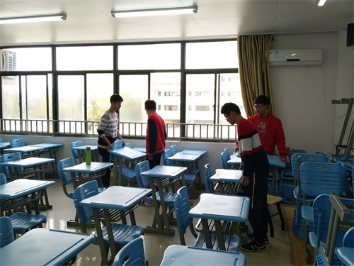 打扫中4.jpg 打扫中4.jpg