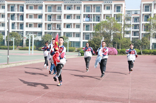 正步踢踏.JPG