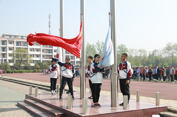 升国旗.JPG