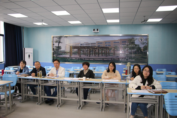 面试环节现场评委经过激烈地笔试角逐,面试现场评委严格规范打分,综合