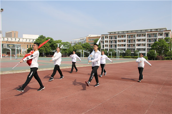 正步踢踏.JPG