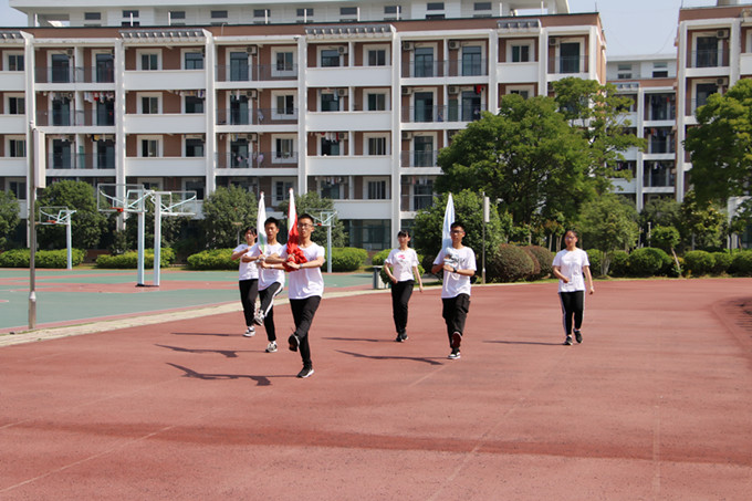 正步踢踏.JPG