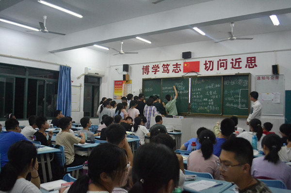 心仪的班干部_副本.jpg 心仪的班干部_副本.jpg