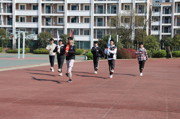 正步踢踏.JPG