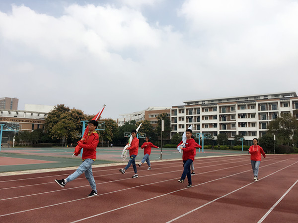 正步踢踏.JPG