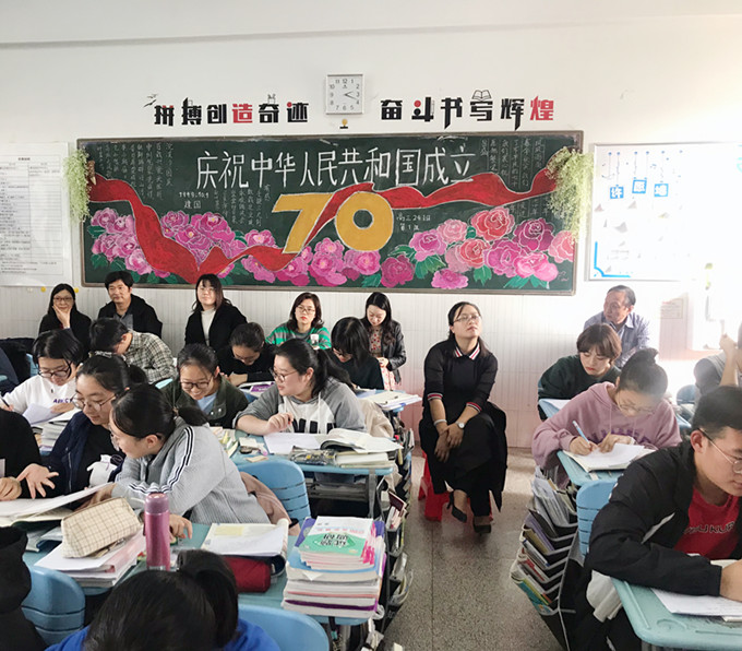 教研员听课中IMG_6308_副本.jpg