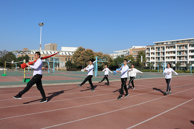 正步踢踏.JPG