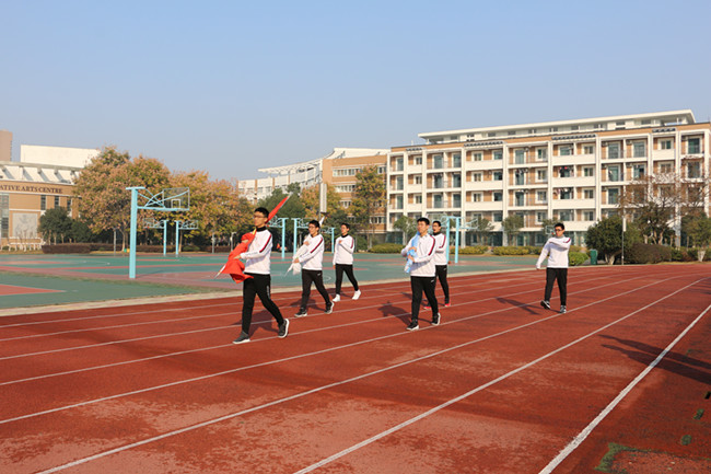 正步踢踏_副本.jpg 正步踢踏_副本.jpg
