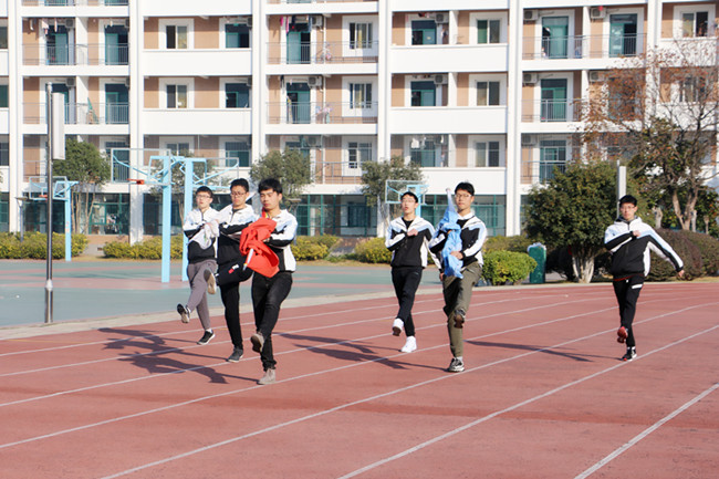 正步踢踏.JPG