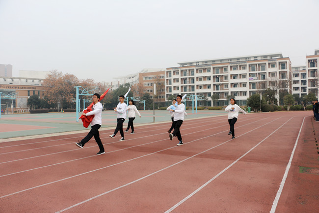 正步踢踏.JPG