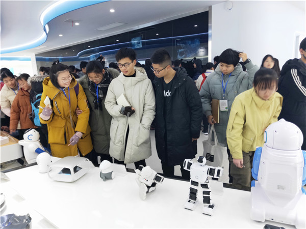 参观荣事达2.jpg 参观荣事达2.jpg