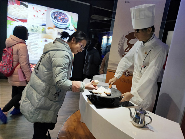 参观青松2.jpg 参观青松2.jpg