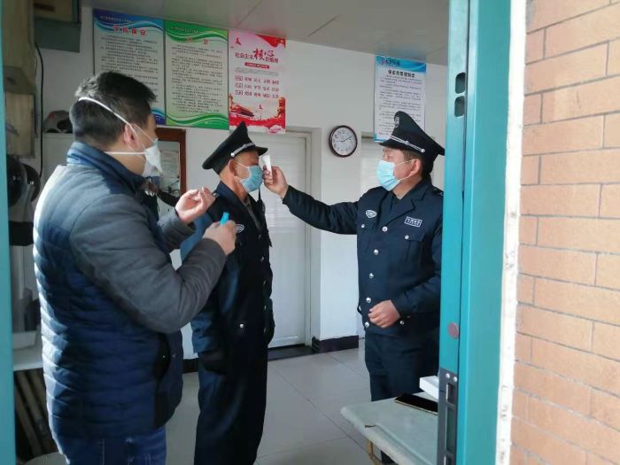 门岗测温.jpg