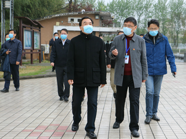 2省委信长星副书记调研学校工作_副本.jpg