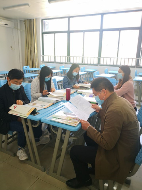 备课组日常教研瞬间_副本.jpg