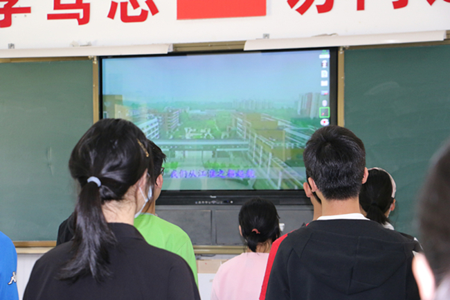 升校旗.jpg