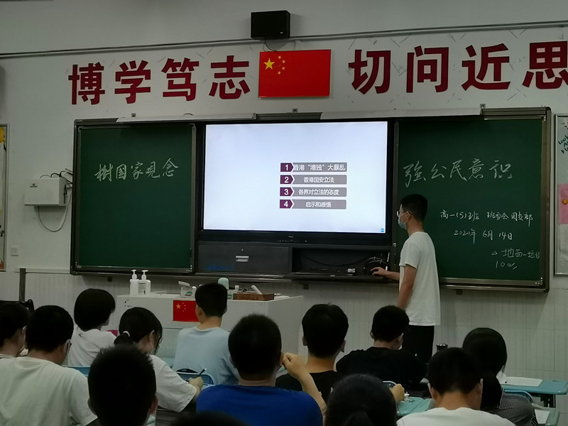 高一5班班会照片1 (1).jpg